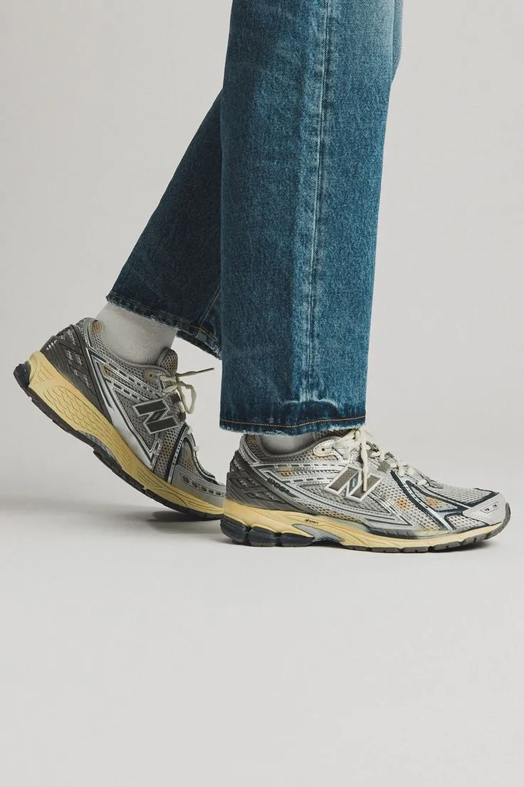 نمایی از خرید نیوبالانس ۱۹۰۶R | کفش پیاده‌روی New Balance 1906 | کتونیکس برای استفاده روزمره